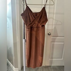 Lulu’s rusty rose dress.